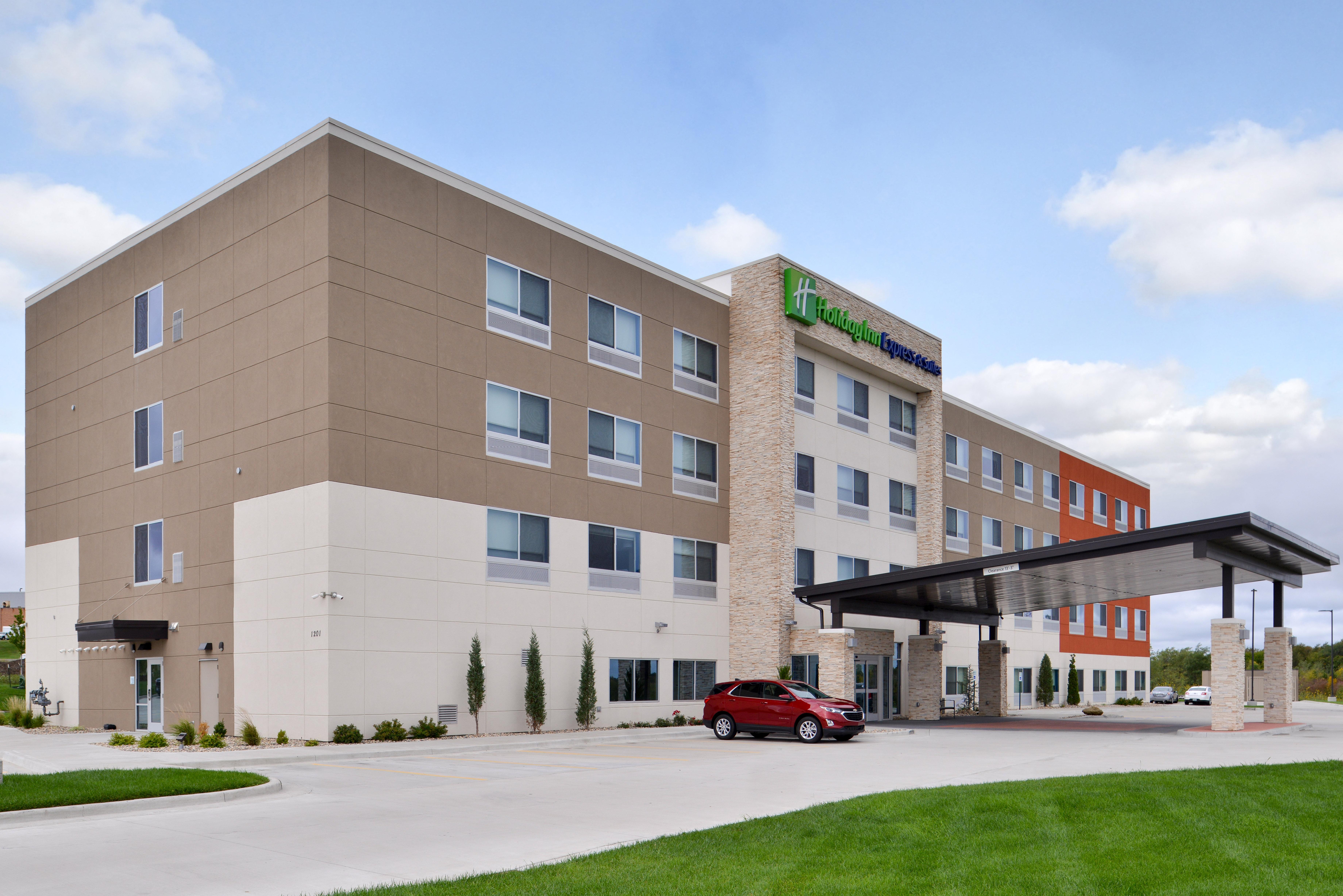 Holiday Inn Express & Suites - Kansas City - Lee'S Summit By Ihg Exterior foto