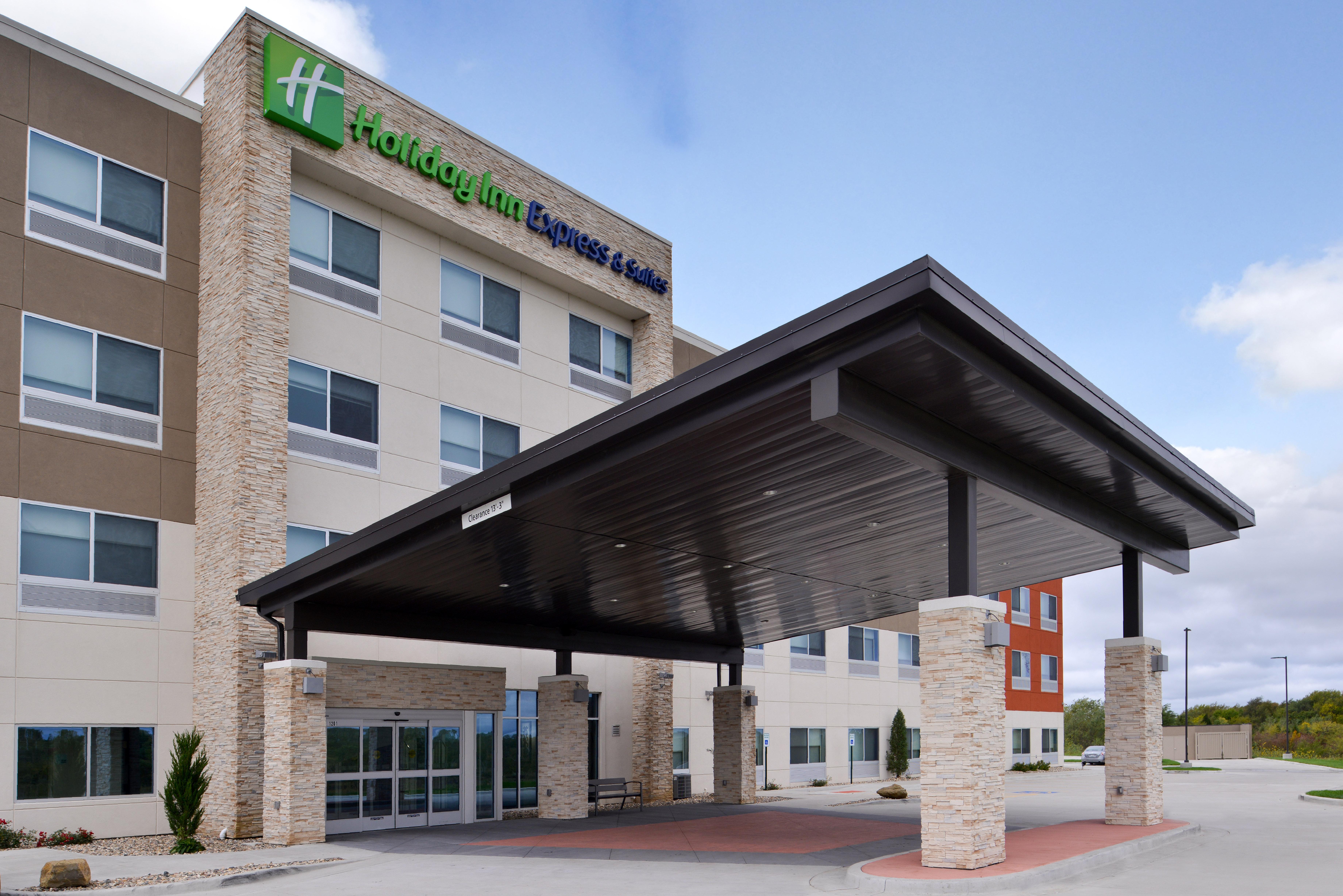 Holiday Inn Express & Suites - Kansas City - Lee'S Summit By Ihg Exterior foto